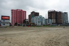 Nya fula hotellkomplex på stranden i Cox's Bazar.