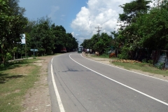 Den vackra kustvägen mellan Cox's Bazar city och Teknaf.