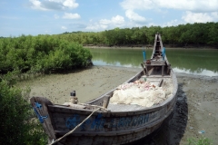 Båt vid piren ut till Maheskhali Gorakghata Ghat, Maheskhali island. Precis på denna plats mötte jag Diego från Paraguay.