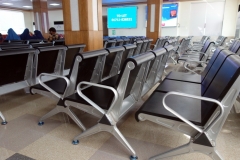 Terminalen på flygplatsen i Cox's Bazar. Stolarna såg splitternya ut, men verkade inte passa in i lokalen sett till utrymmet.