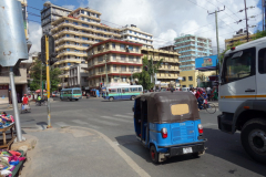 Gatuscen i korsningen Uhuru street-Lumumba street hundra meter från Chelsea Hotel, Dar es-Salaam.