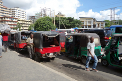 Gatuscen längs Uhuru street, Dar es-Salaam.