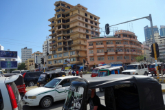 Gatuscen i korsningen Uhuru street-Bibi Titi Mohammed street, Dar es-Salaam.