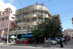 Gatuscen längs Uhuru street, Dar es-Salaam.