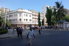 Gatuscen längs Samora Avenue, Dar es-Salaam.