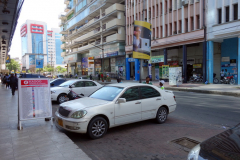 Gatuscen längs Samora Avenue, Dar es-Salaam.