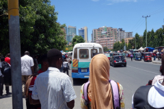 Gatuscen längs Uhuru street, Dar es-Salaam.