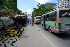 Marknad längs Bibi Titi Mohammed street, Dar es-Salaam.