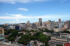 Utsikten över centrala Dar es-Salaam från taket på Chelsea Hotel.