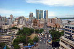 Utsikten över centrala Dar es-Salaam från taket på Chelsea Hotel.