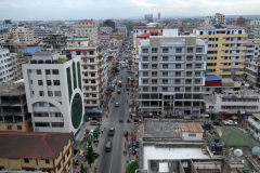 Utsikten över centrala Dar es-Salaam från taket på Chelsea Hotel.