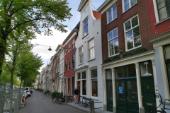 Den vackra arkitekturen i Delft.