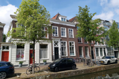 Den vackra arkitekturen i Delft.