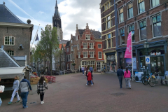 Fantastisk arkitektur med Nieuwe Kerk i bakgrunden
