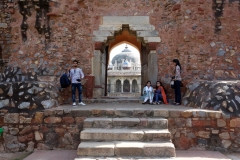 Entrén till Isa Khan's grav, Delhi.