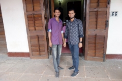 Studenter framför Ahsan Manzil (rosa palatset), Dhaka.