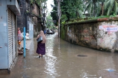 Översvämning i old Dhaka efter massivt regn.