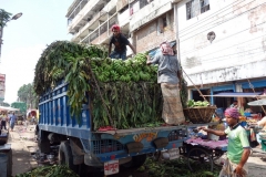 Bananleverans till marknad i old Dhaka.