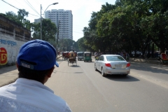 Gatuscen från en rickshaw i centrala Dhaka.