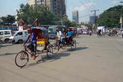 Trafiksituationen i Dhaka är extrem överallt.