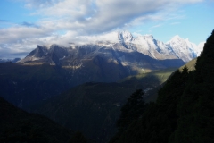 Kongde Ri (6187 m) från Tengboche vid soluppgången. Samma bergsmassiv som kan ses från Namche Bazaar.