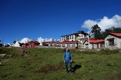Stefan framför klostret i Tengboche.