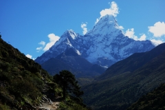 Ofattbart vackra Ama Dablam (6812 m), EBC-trekken mellan Tengboche och Dingboche.