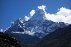 Ofattbart vackra Ama Dablam (6812 m), EBC-trekken mellan Tengboche och Dingboche.