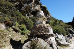 En sliten gammal stupa, EBC-trekken mellan Tengboche och Dingboche.