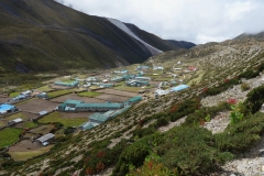 På promenad upp ovanför Dingboche. Acklimatiseringstrek!