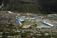 På promenad upp ovanför Dingboche. Acklimatiseringstrek!