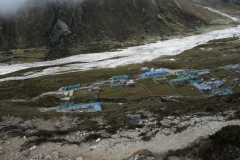 Pheriche och Lobuche-floden från ovan.
