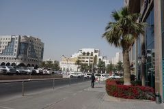 Gatuscen längs Al Ashat Street, Doha.