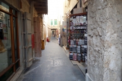 Mysig gränd i Souq Waqif, Doha.