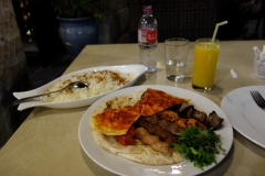 Mixed grill på Restaurang Al Bandar, Souq Waqif, Doha.