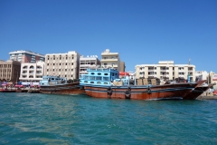 På Dubai Creek i båten på väg till Dubai Old Souq Marine Transport Station, Bur Dubai.