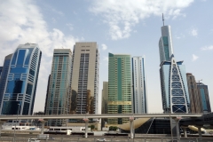 Skyskraporna vid DAMAC metrostation, Dubai.
