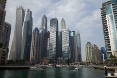 306 meter höga Cayan Tower till vänster i bild, Dubai Marina, Dubai.