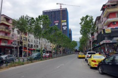 Min promenad till busstationen i Tirana tog mig förbi stadsdelar jag aldrig sett tidigare.