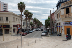 Den del av gatan Bulevardi Epidamn som leder ut från stadens huvudtorg, Durrës.