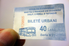 Enkelbiljett till stadsbussarna i Tirana. Pris 40 ALL!