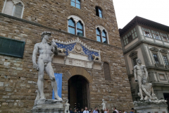 Replica of statue of David och Hercules and Cacus framför Palazzo Vecchio, Florens.