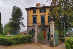 Vacker villa längs Viale Galileo, Florens.