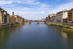 Bron Ponte Santa Trinita från Ponte Vecchio, Florens.