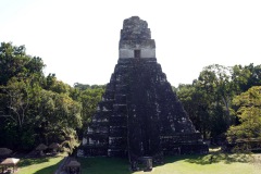 Templo I (Templo del Gran Jaguar) från Templo II, Plaza Central, Tikal.