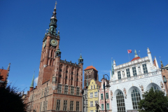 Stadshuset, Mariakyrkan och Artus Court från Długi Targ-torget, gamla stan, Gdańsk.