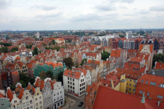 Utsikten från stadshuset i Gdańsk över gamla staden. Gatan som syns på bilden heter Piwna och där ligger hotellet jag bor på.