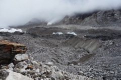 Vackra Khumbu-glaciären på nära håll, trekken upp till Everest Base Camp.