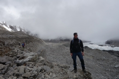 Stefan med Everest Base Camp och Khumbu Ice Fall bakom ryggen.