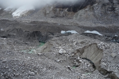 Vackra Khumbu-glaciären på nära håll, trekken upp till Everest Base Camp.